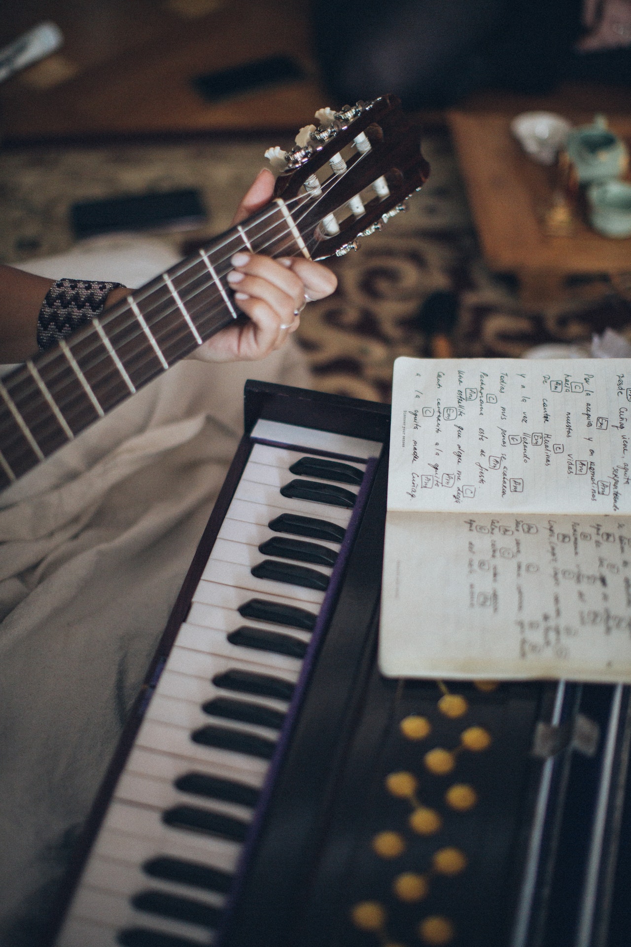 Je li gitara ili klavir teža? AJe li gitara ili klavir teža? A  