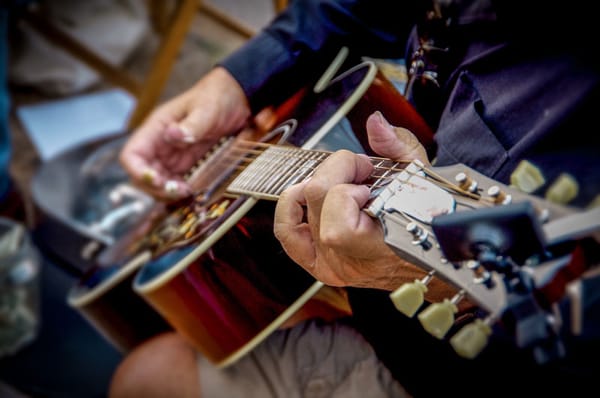 7 Popular Finger Picks to Clarify Your Fingerpicking