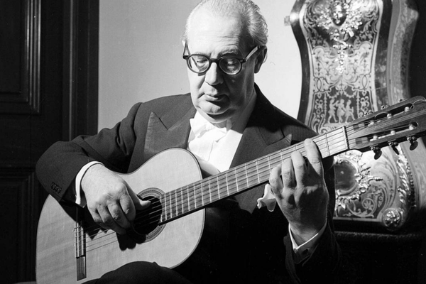 Top 25 Best Classical Guitarists of All Time