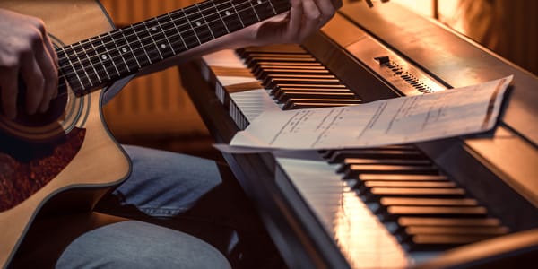 5 Reasons For Guitar Players To Take Piano Lessons