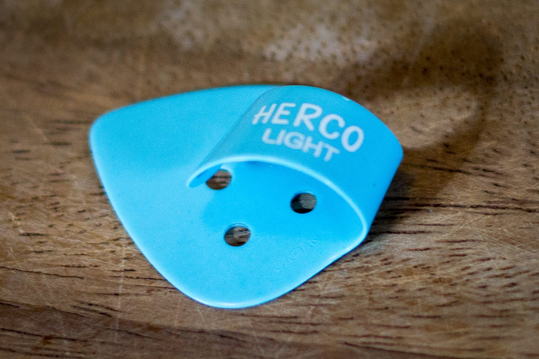 herco-light-blue-thumb-pick