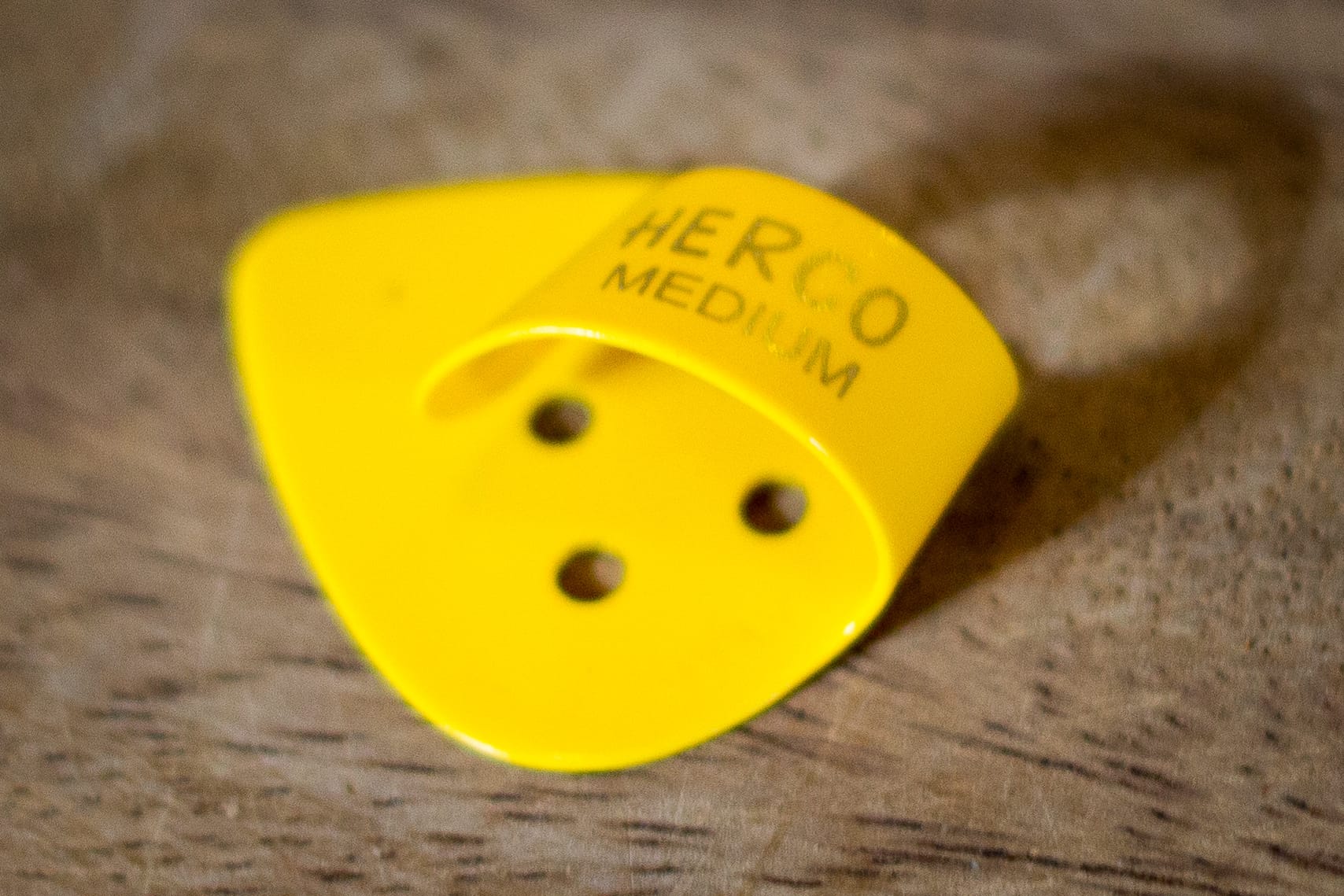 herco-medium-thumb-pick