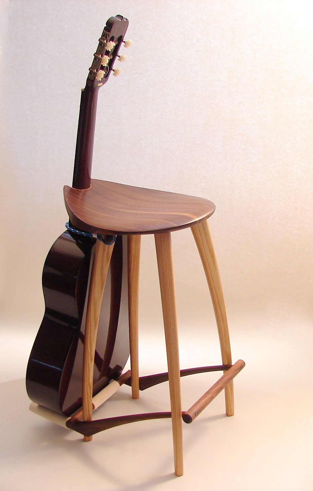 Top 7 Best Guitar Stools (or “Guitar Throne”, if you’re feeling awesome…) - so nice